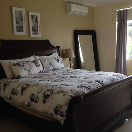 Whispering Seas Jamaica Appartement Ocho Rios Buitenkant foto