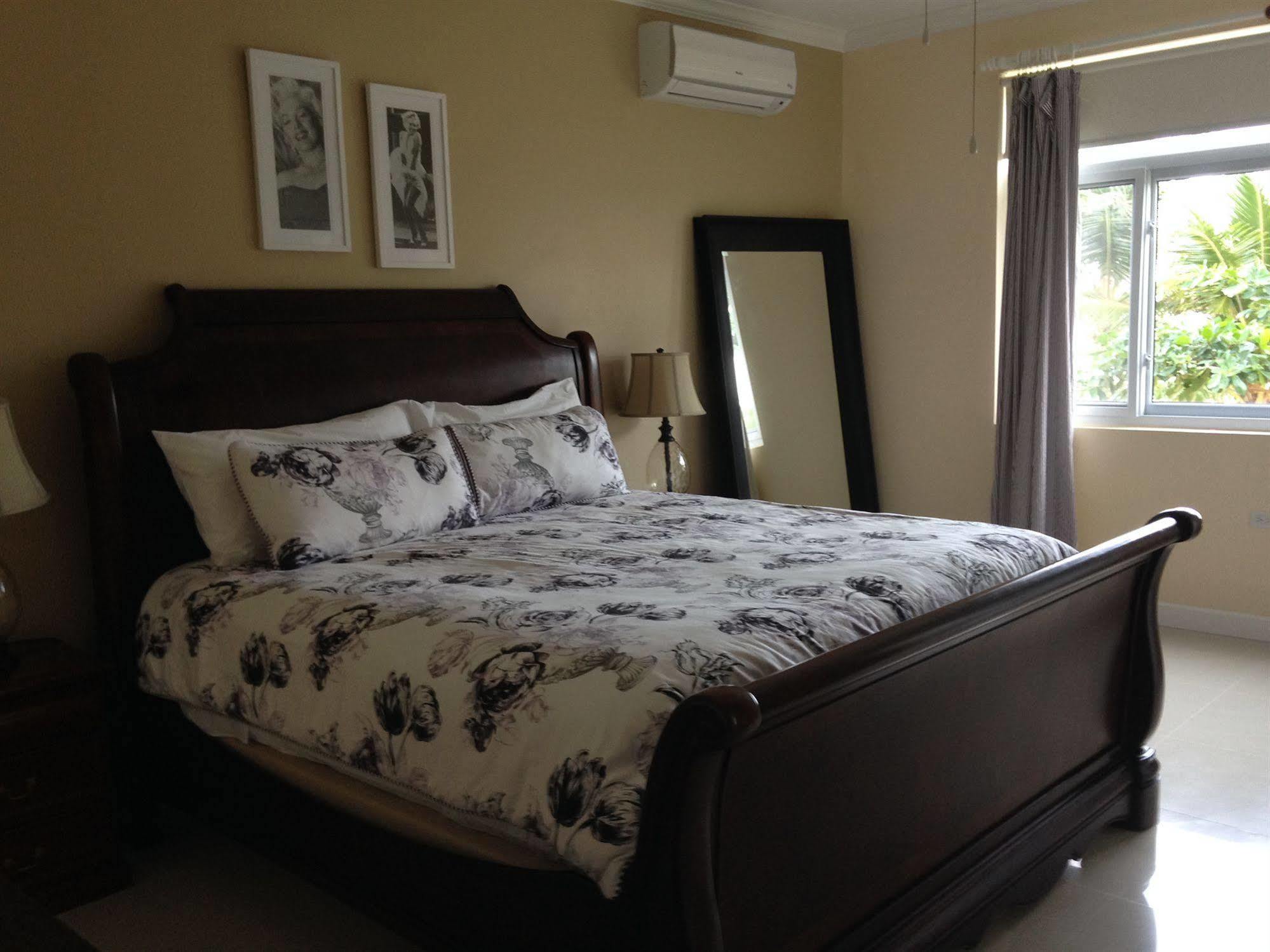 Whispering Seas Jamaica Appartement Ocho Rios Buitenkant foto